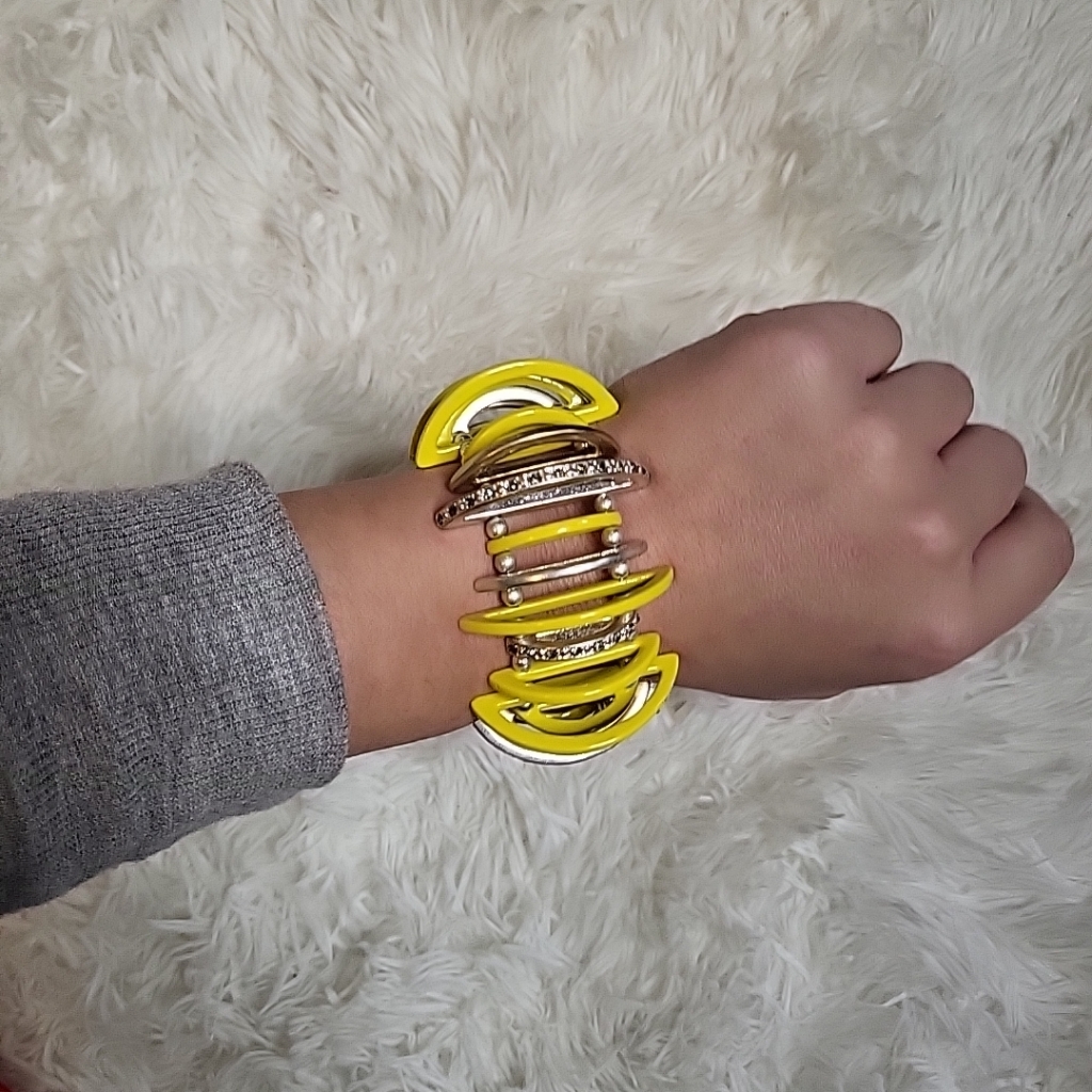 Kenneth Cole New York Chunky Bright Yellow Half Moon Stretch Bracelet 18$